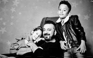 Sanjay Dutt with his twins Iqra and Shahraan!